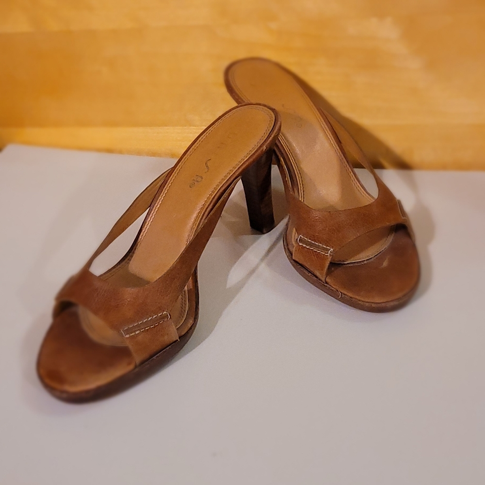 UNISA Sz 7 Tan Heels